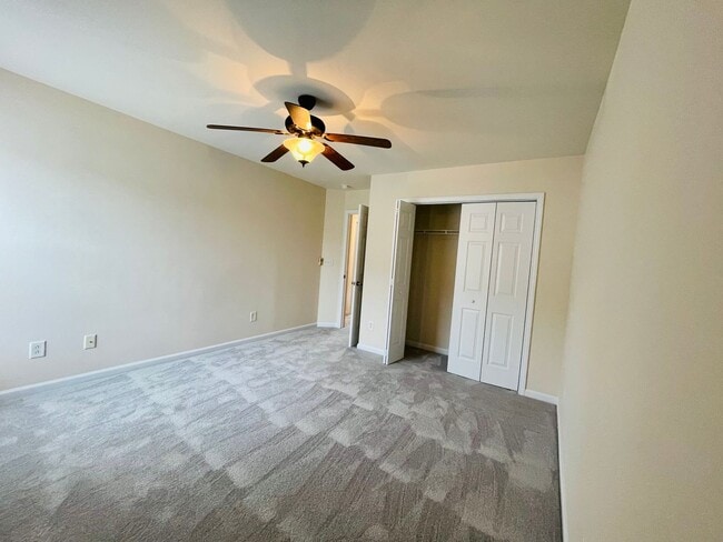 Building Photo - 4476 Farm Lake Dr