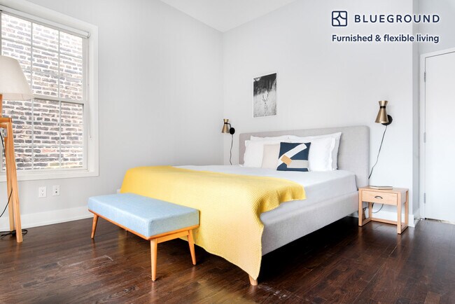 Building Photo - 1536 W Chicago Ave