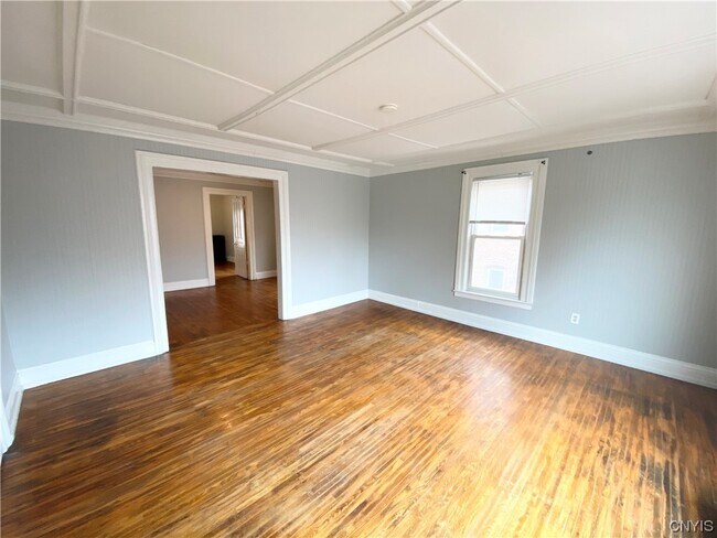 Building Photo - 905 State St