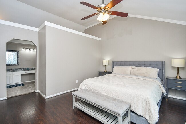 Building Photo - 7318 River Garden Dr