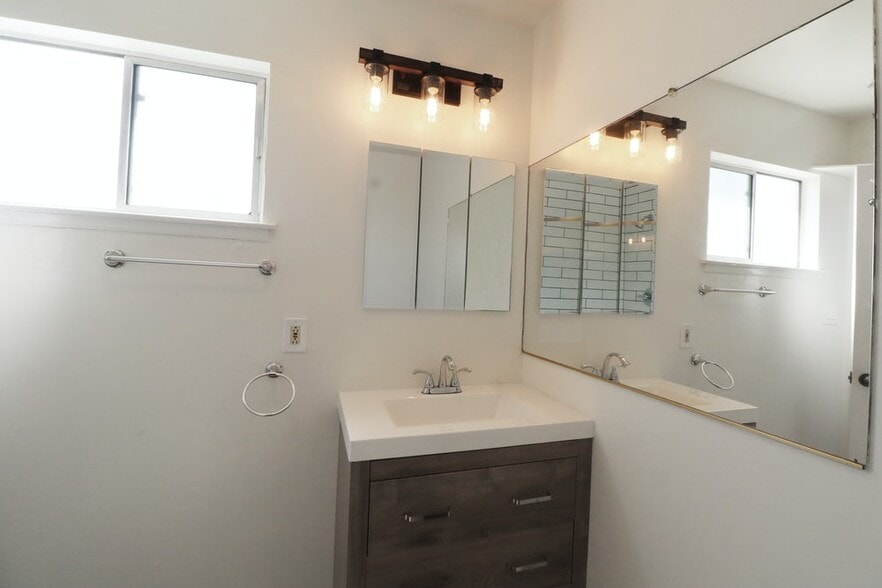 Bathroom - 375 Delmas Ave