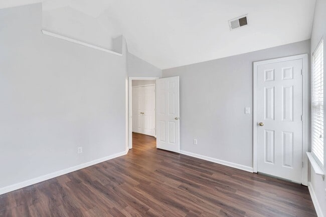 Building Photo - 5508 Kiev Dr