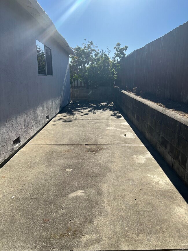 Building Photo - 1879 Pheasant Dr