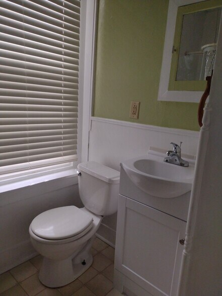 bathroom - 408 S 6th St