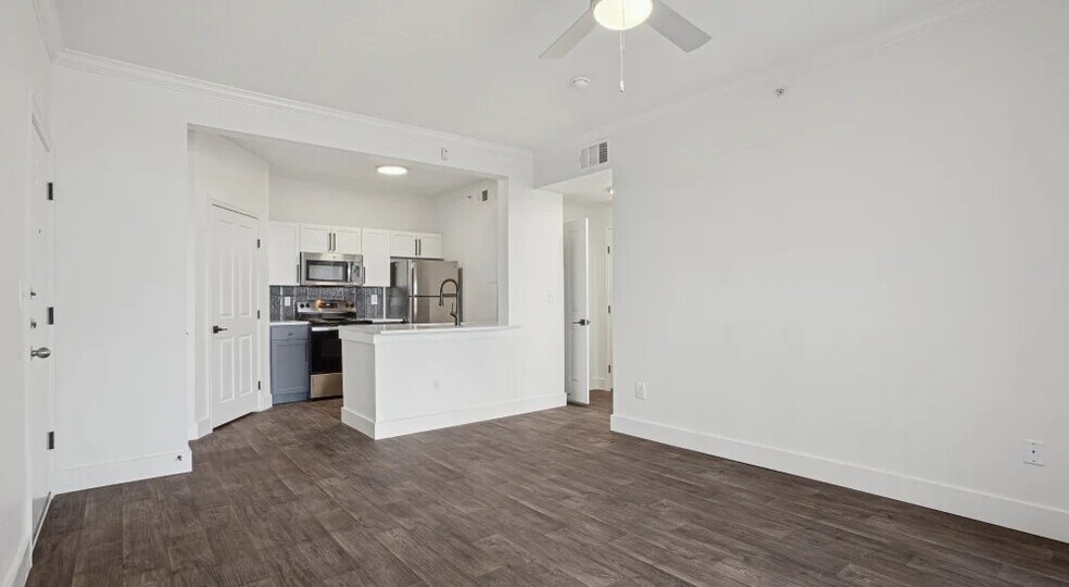 Building Photo - 7301 Oakmont Blvd