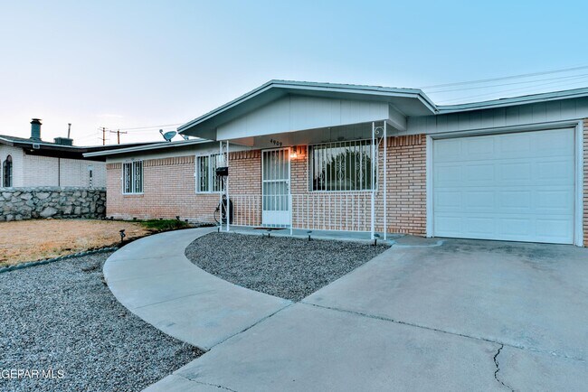 Building Photo - 4909 Winthrop Dr