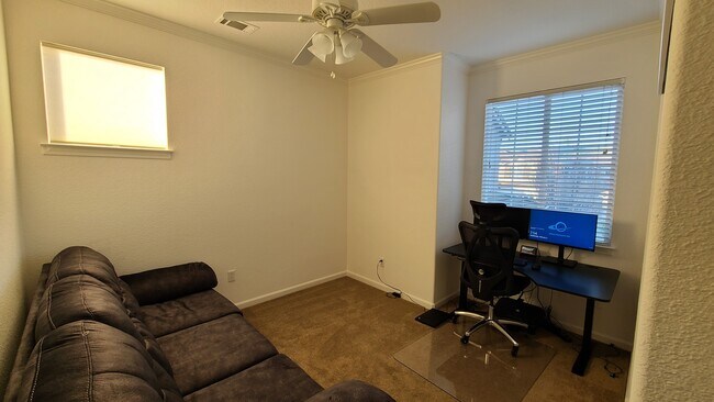 Building Photo - 1888 Leaning Oak Dr