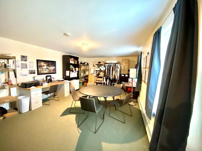 Building Photo - 855 Aquidneck Ave