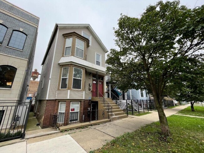 Primary Photo - 2 bedroom in Chicago IL 60618