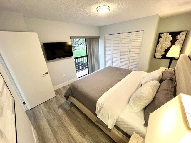 Building Photo - 118 1st Terrace