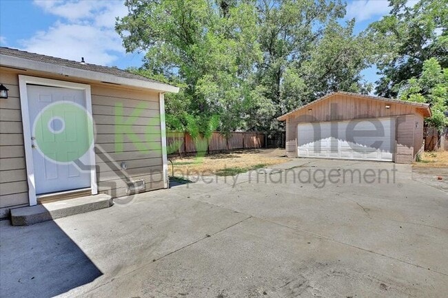 Building Photo - 2313 Piercy Way