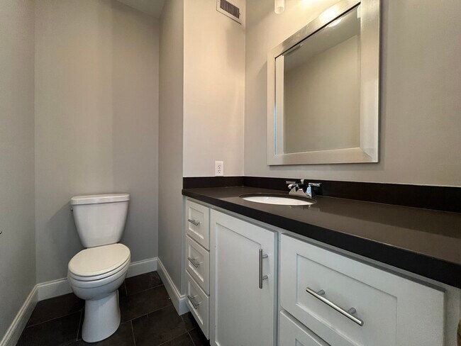 Building Photo - 501 Fenton Pl
