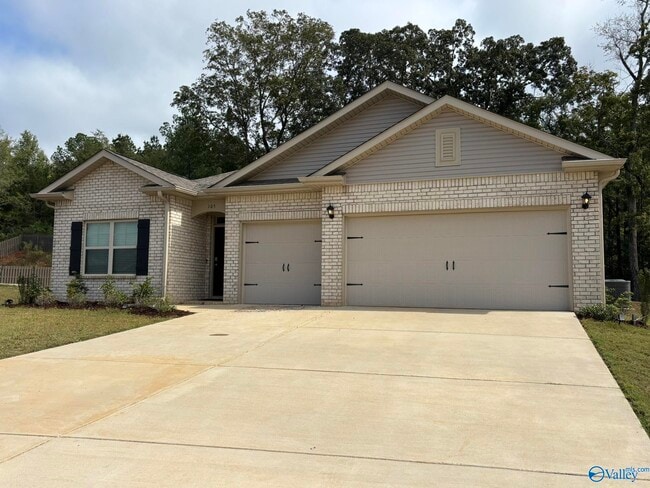 Primary Photo - 105 High Leaf Dr