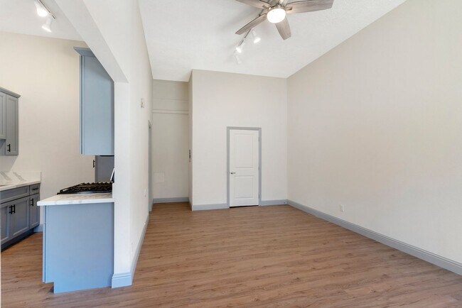 Building Photo - 1411 Encinal Ave - Studio | 1 bathroom