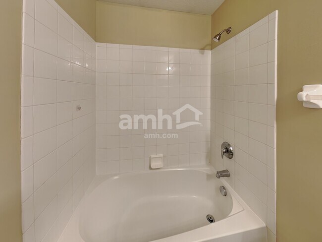 Building Photo - 2271 Landcrest Dr