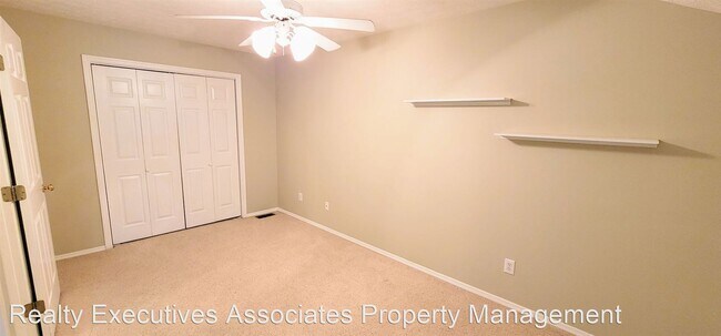 Building Photo - 3 br, 2.5 bath House - 829 Ashley Michelle...