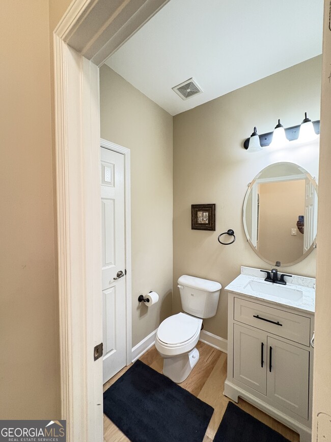 Building Photo - 5510 Ivy Nole