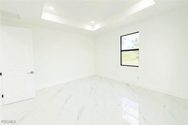 Building Photo - 1043 Eisenhower Blvd