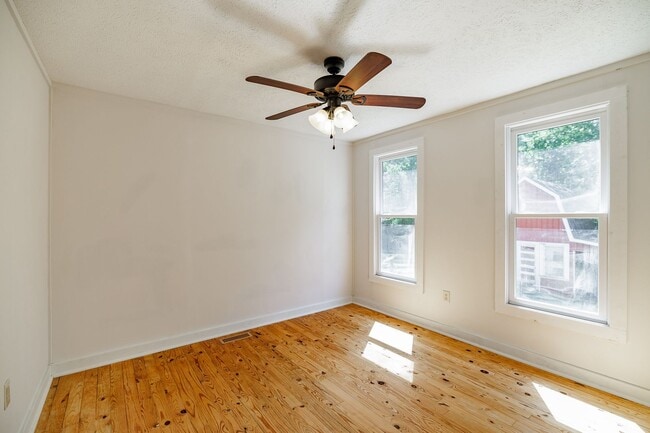 Building Photo - Beautiful Ranch Home in Prime Jefferson Location – Pet Friendly!