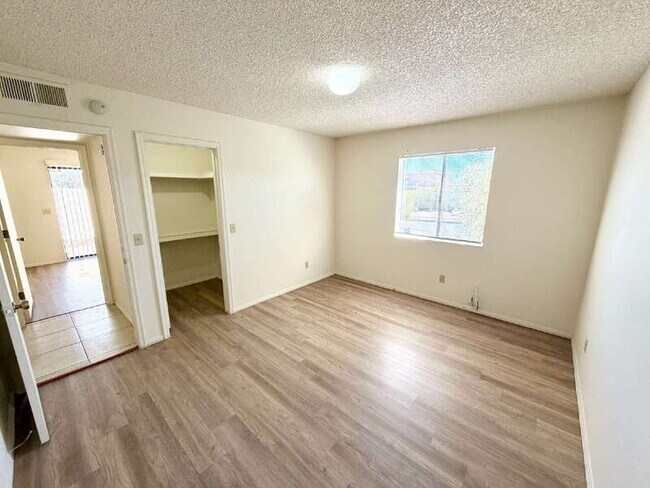Building Photo - 13644 N Hamilton Dr