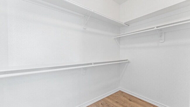 Building Photo - "Charming 3-Bedroom Bentonville Home with Granite Elegance and Cozy Fireplace!"