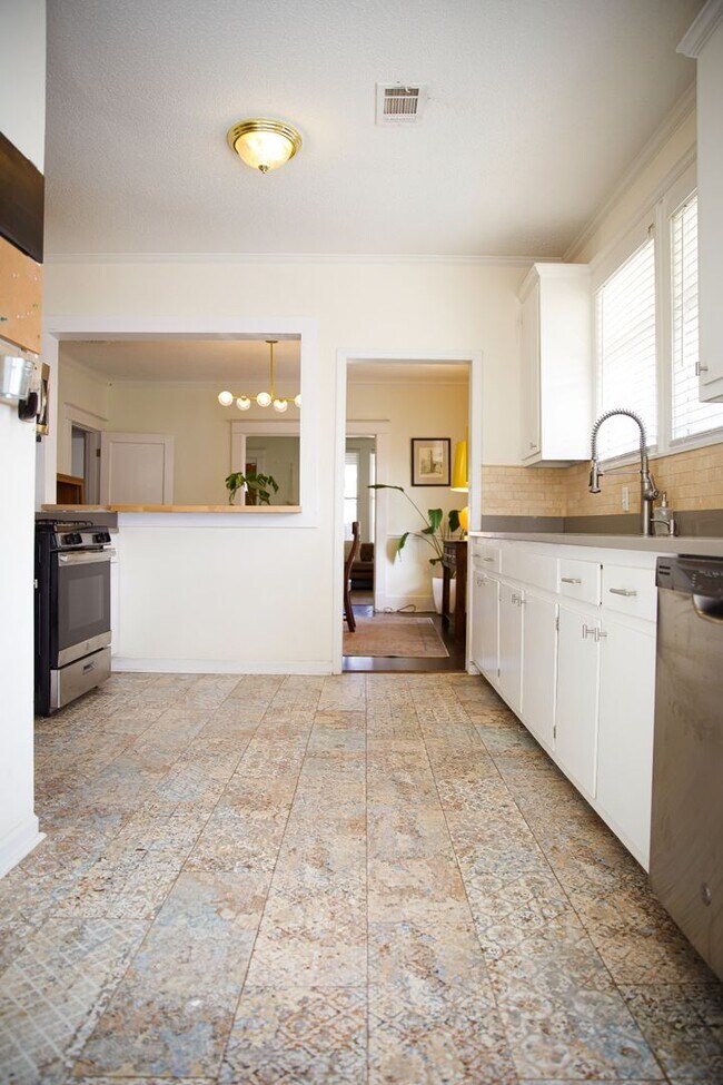 Building Photo - Gorgeous Brick 4 Bedroom Home Now Available -