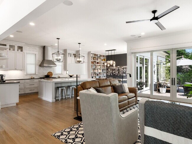 Building Photo - Spacious Elegance Awaits!
