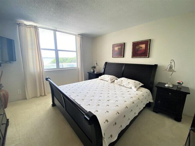 Building Photo - 3450 S Ocean Blvd