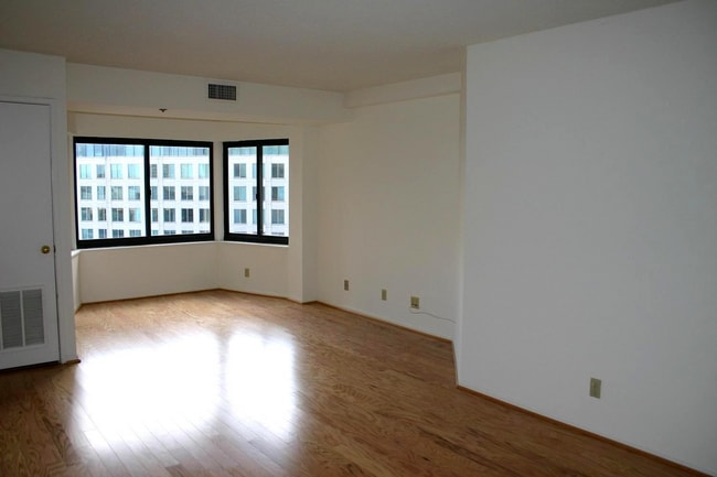 Building Photo - 900 N Stafford St