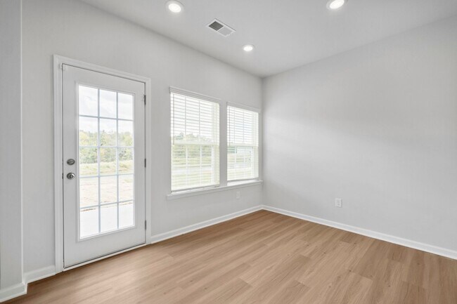 Building Photo - Almost Brand New Home 4 Bedroom with 2.5 b...