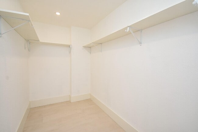 Building Photo - 7618 Highmeadow Dr