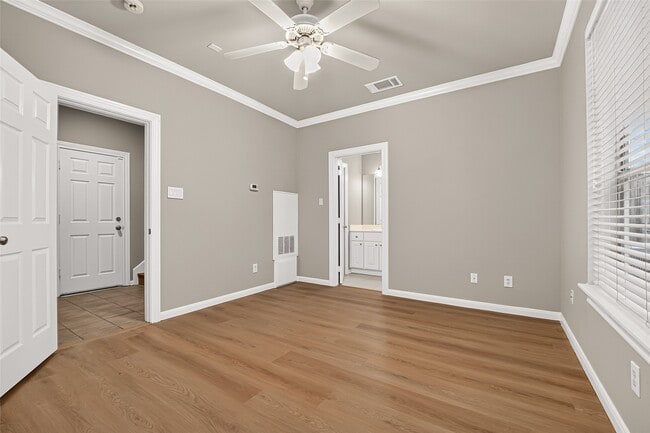 Building Photo - 1513 Roy St
