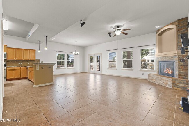 Building Photo - 5729 Valley Oak Dr