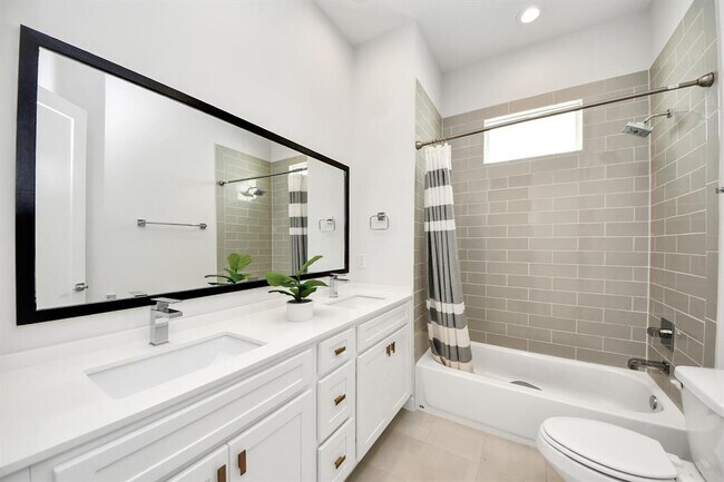 Building Photo - 849 Martin St
