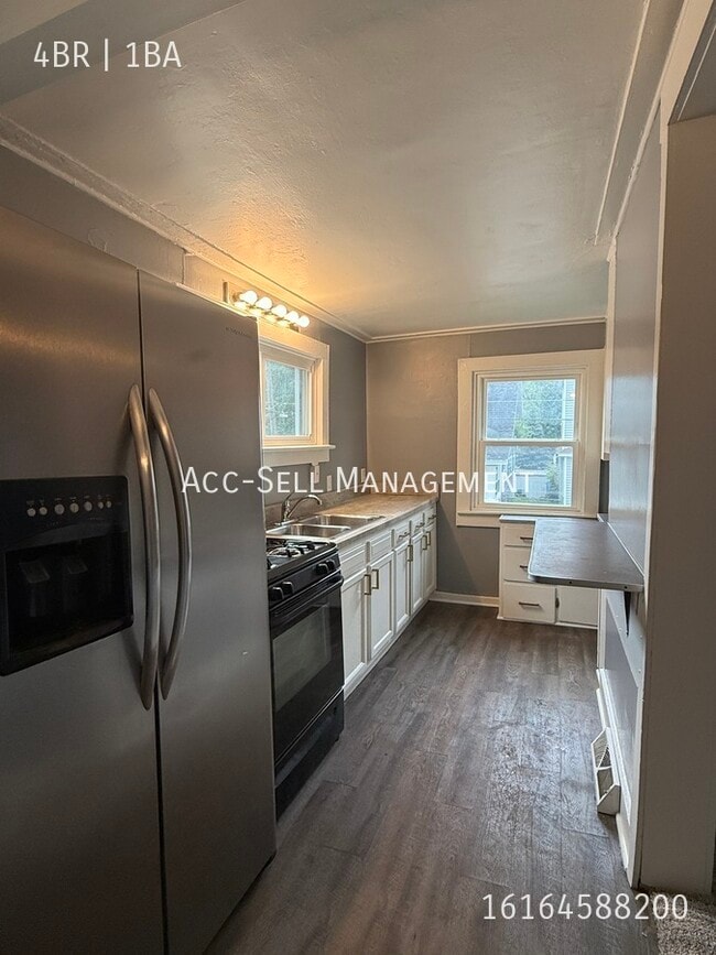 Building Photo - 419 Brenner St NE