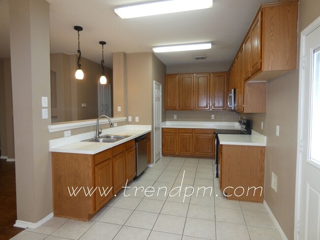 Building Photo - 9020 Belvedere Dr