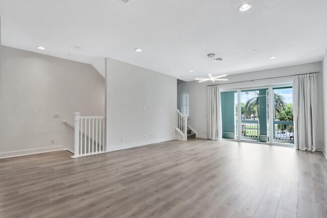 Building Photo - 12556 Gross Pointe Dr