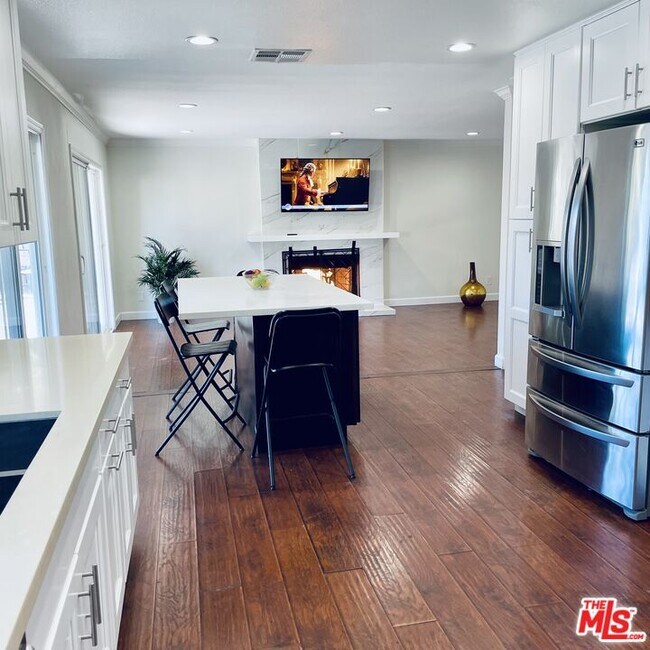 Building Photo - 11158 Newcastle Ave