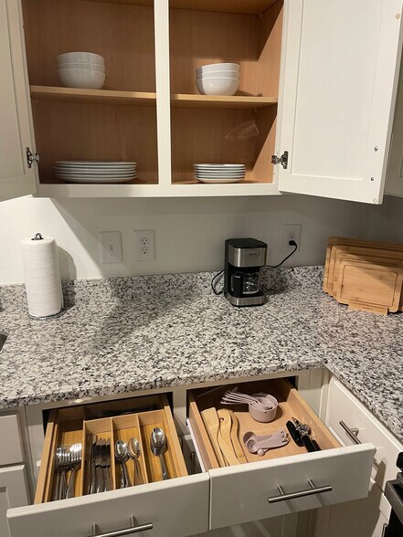 Building Photo - 8251 Windsor Hill Blvd