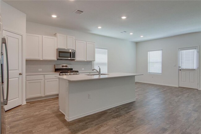 Building Photo - 6721 Hartlage St