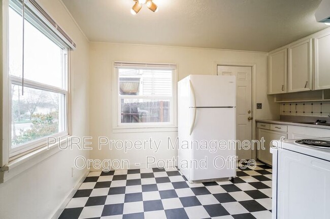 Building Photo - 7007 N Tyler Ave