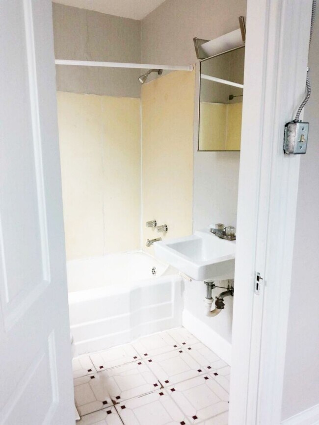 Building Photo - 501 Lowell Ave