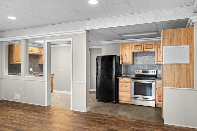 Building Photo - 1 Woodland Ave