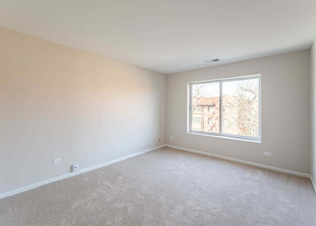 Building Photo - 222 Main St