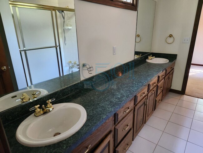 Building Photo - RARE exquisite home on acreage in the heart of West Little Rock!