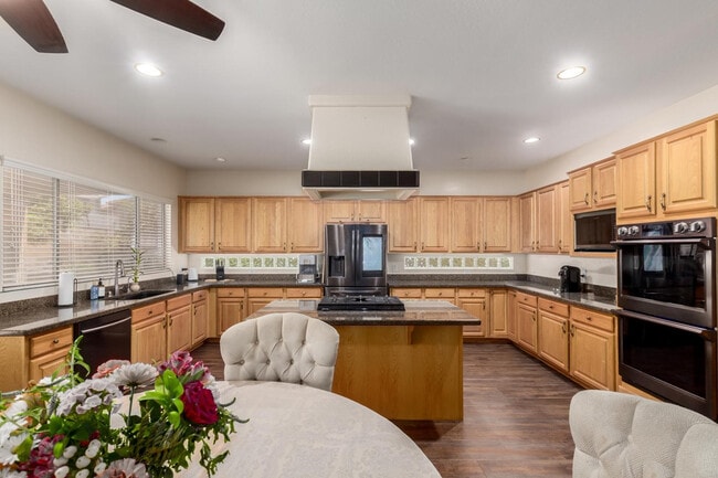 Building Photo - 13324 W Annika Dr