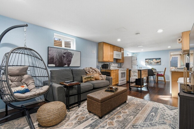 Building Photo - 1556 S Field Ct