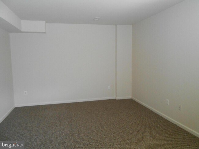 Building Photo - 209 Eastside Ln
