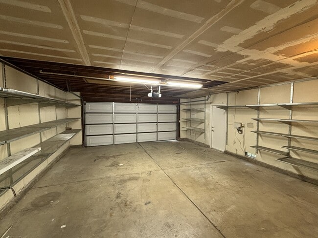 Building Photo - 34 Alvares Ct