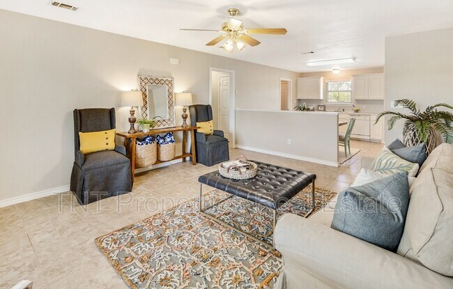 Building Photo - 9902 Risky's Ranch Dr
